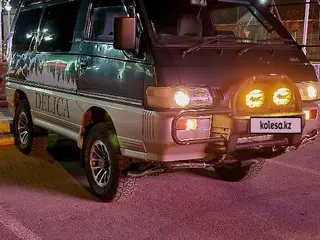 Mitsubishi Delica, 1992
