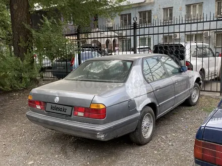 BMW 740 1993 года за 1 500 000 тг. в Алматы – фото 3