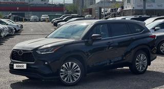 Toyota Highlander Luxe 2023 года за 31 000 000 тг. в Алматы
