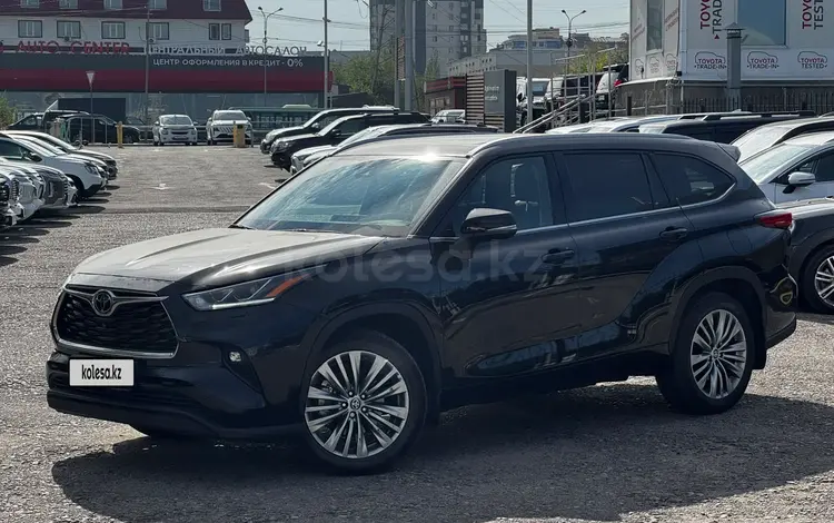 Toyota Highlander Luxe 2023 года за 31 000 000 тг. в Алматы