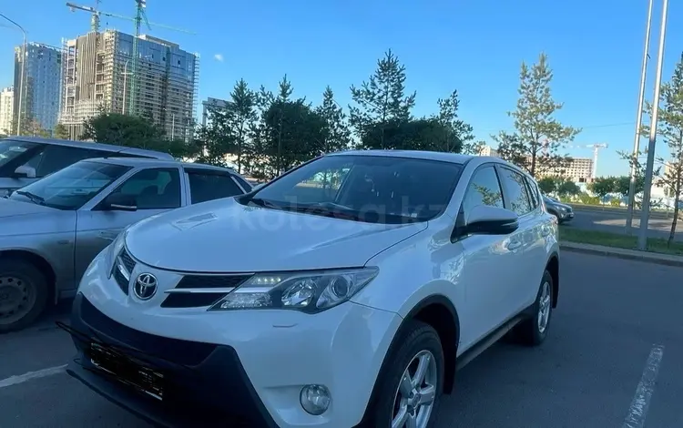 Toyota RAV4 2013 годаfor9 000 000 тг. в Астана