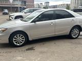 Toyota Camry 2001 годаfor4 000 000 тг. в Астана – фото 2