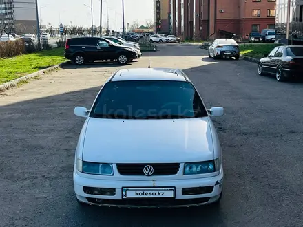 Volkswagen Passat 1994 года за 1 600 000 тг. в Петропавловск – фото 6