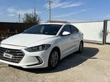 Hyundai Elantra 2017 годаfor5 300 000 тг. в Атырау – фото 2