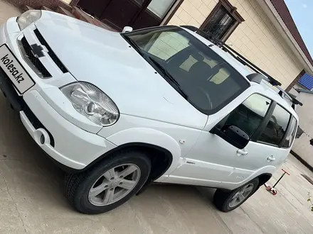 Chevrolet Niva 2013 года за 2 800 000 тг. в Атырау – фото 2