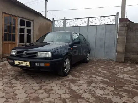 Volkswagen Vento 1993 года за 2 500 000 тг. в Шымкент – фото 2