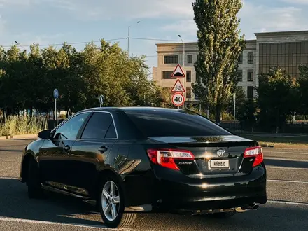 Toyota Camry 2014 года за 5 700 000 тг. в Актобе – фото 14