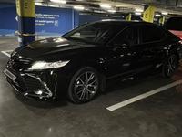 Toyota Camry 2021 года за 16 800 000 тг. в Шымкент