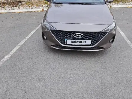 Hyundai Solaris 2022 года за 7 700 000 тг. в Атырау – фото 3