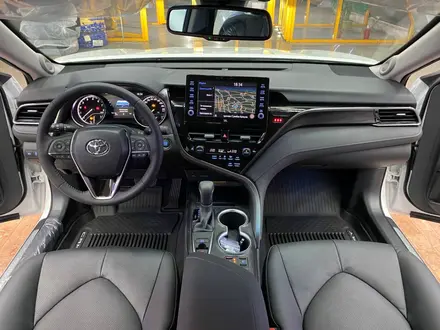 Toyota Camry Luxe 2021 года за 25 000 000 тг. в Караганда – фото 7