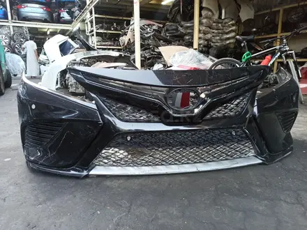 Бампер camry 70 xse за 300 000 тг. в Алматы