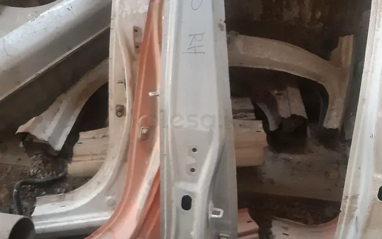 Стойки дверей Hyundai Elantra HD за 40 000 тг. в Алматы