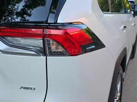 Toyota RAV4 2024 года за 19 950 000 тг. в Алматы – фото 17