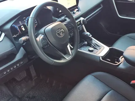 Toyota RAV4 2024 года за 19 950 000 тг. в Алматы – фото 25