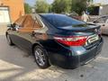 Toyota Camry 2015 года за 7 700 000 тг. в Актобе – фото 3