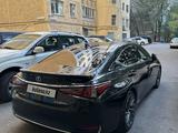 Lexus ES 300h 2021 годаүшін19 800 000 тг. в Алматы – фото 4