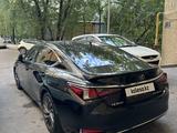 Lexus ES 300h 2021 годаүшін19 800 000 тг. в Алматы – фото 5