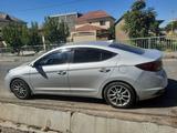 Hyundai Elantra 2019 годаfor8 700 000 тг. в Шымкент – фото 2