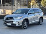 Toyota Highlander 2018 года за 17 500 000 тг. в Алматы – фото 2