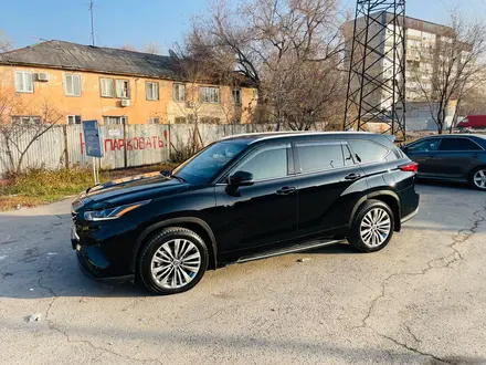 Toyota Highlander 2023 года за 29 300 000 тг. в Алматы – фото 17