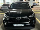 Toyota Highlander 2023 года за 29 500 000 тг. в Алматы – фото 2