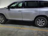 Toyota Highlander 2012 годаfor12 000 000 тг. в Аксай – фото 2