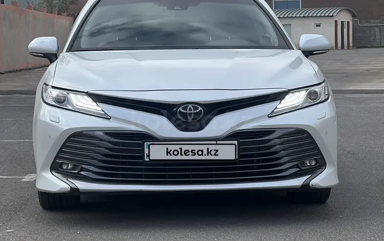 Toyota Camry 2021 года за 16 800 000 тг. в Алматы