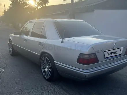 Mercedes-Benz E 220 1994 годаүшін3 500 000 тг. в Тараз – фото 4