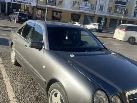 Mercedes-Benz E 280 1996 года за 3 100 000 тг. в Караганда – фото 2