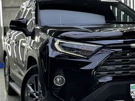 Toyota RAV4 2021 года за 17 500 000 тг. в Алматы – фото 3