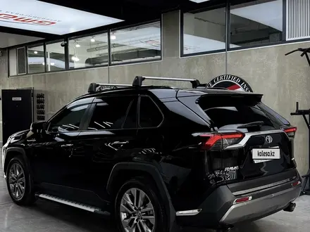 Toyota RAV4 2021 года за 17 500 000 тг. в Алматы
