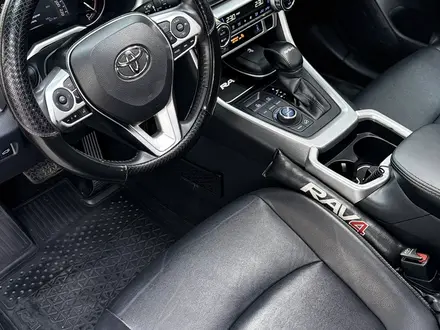 Toyota RAV4 2021 года за 17 500 000 тг. в Алматы – фото 27