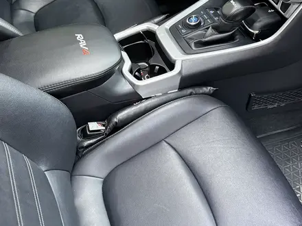 Toyota RAV4 2021 года за 17 500 000 тг. в Алматы – фото 37