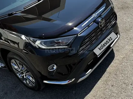 Toyota RAV4 2021 года за 17 500 000 тг. в Алматы – фото 47