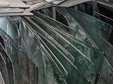 Стекло заднее стекло боковое крышка багажника за 30 000 тг. в Костанай