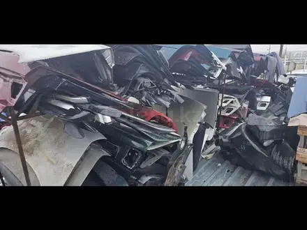 Стекло заднее стекло боковое крышка багажника бампер задний замок за 30 000 тг. в Костанай – фото 3