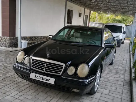 Mercedes-Benz E 280 1998 года за 2 100 000 тг. в Алматы