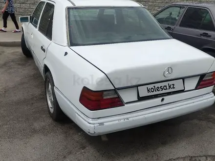 Mercedes-Benz E 230 1991 года за 1 250 000 тг. в Мерке – фото 4