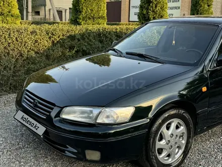 Toyota Camry 1997 года за 3 050 000 тг. в Алматы – фото 3