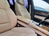 BMW 750 2009 года за 5 200 000 тг. в Актау – фото 4