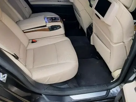 BMW 750 2009 года за 5 200 000 тг. в Актау – фото 8