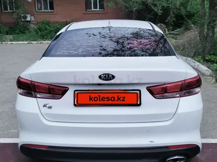 Kia K5 2017 года за 8 000 000 тг. в Астана – фото 2