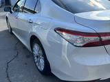 Toyota Camry 2018 года за 14 490 000 тг. в Алматы – фото 4