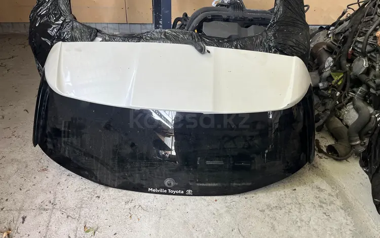 ЛОБОВОЕ СТЕКЛО КРЫШКИ БАГАЖНИКА ТОЙОТА ХАЙЛЕНДЕР 2014-2020 за 10 000 тг. в Алматы