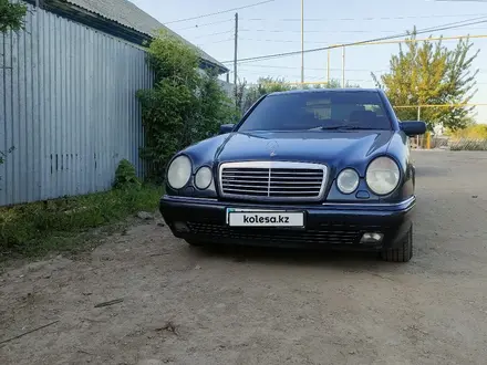 Mercedes-Benz E 280 1997 года за 3 500 000 тг. в Талдыкорган