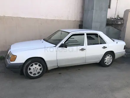 Mercedes-Benz E 300 1991 года за 800 000 тг. в Астана – фото 3