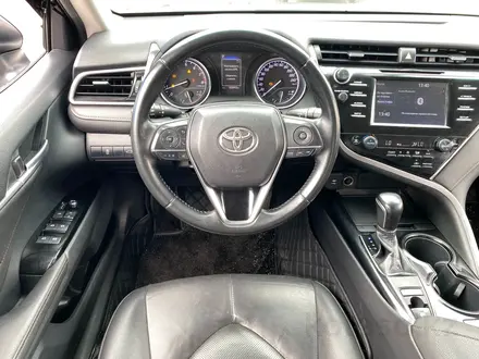 Toyota Camry 2018 года за 11 370 000 тг. в Алматы – фото 11