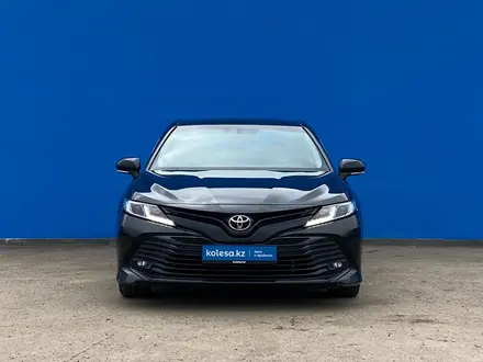 Toyota Camry 2018 года за 11 370 000 тг. в Алматы – фото 2