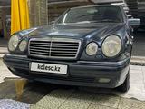 Mercedes-Benz E 230 1997 годаүшін2 100 000 тг. в Алматы