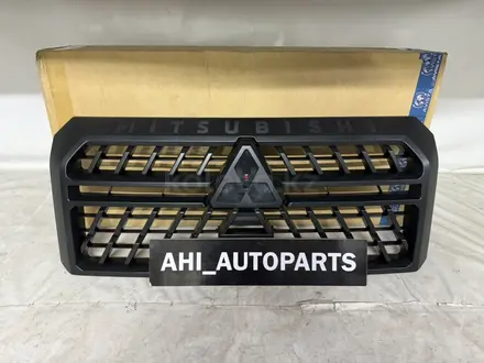 Решетка радиатора на Mitsubishi L200 за 35 000 тг. в Алматы